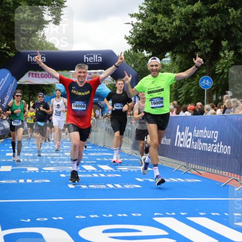 29.06.2025 - hella hamburg halbmarathon Strokosch-Dieckow http://msf.ph/oto/8519447 29.06.2025 10:56:49 Ziel 1955, 2282, 2378, 2741, 2759, 3836, 5418, 6835, 7716, 8825, 8996, 11043, 13816, 14369, 14461, 15097, 15134, 15431, 15712, 16008, 16009, 16043, 16121, 16620, 16679, 17133, 18634 meine-sportfotos.de