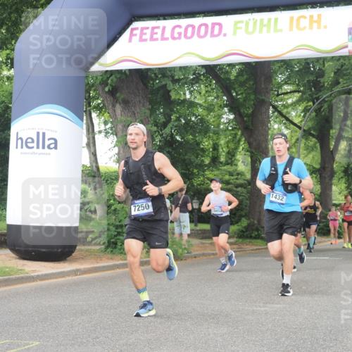 29.06.2025 - hella hamburg halbmarathon KatJ http://msf.ph/oto/8519454 29.06.2025 10:49:13 Zwischen KM18-KM19 1432, 5763, 7250, 8624 meine-sportfotos.de
