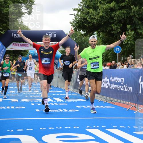 29.06.2025 - hella hamburg halbmarathon Strokosch-Dieckow http://msf.ph/oto/8519466 29.06.2025 10:56:49 Ziel 1955, 2282, 2378, 2741, 2759, 3836, 5418, 6835, 7716, 8825, 8996, 11043, 13816, 14369, 14461, 15097, 15134, 15431, 15712, 16008, 16009, 16043, 16121, 16620, 16679, 17133, 18634 meine-sportfotos.de