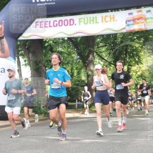 29.06.2025 - hella hamburg halbmarathon KatJ http://msf.ph/oto/8519486 29.06.2025 10:58:55 Zwischen KM18-KM19 2032, 2531, 2961, 6518, 7941, 8274 meine-sportfotos.de