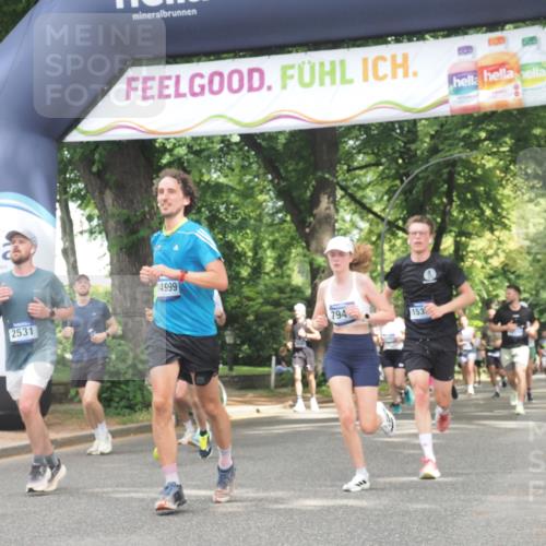 29.06.2025 - hella hamburg halbmarathon KatJ http://msf.ph/oto/8519497 29.06.2025 10:58:55 Zwischen KM18-KM19 2032, 2531, 2961, 6518, 7941, 8274 meine-sportfotos.de