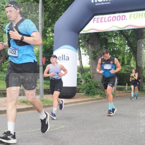 29.06.2025 - hella hamburg halbmarathon KatJ http://msf.ph/oto/8519513 29.06.2025 10:49:16 Zwischen KM18-KM19 1377, 1432, 5763, 7250, 8624 meine-sportfotos.de