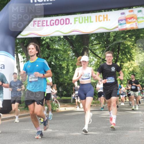 29.06.2025 - hella hamburg halbmarathon KatJ http://msf.ph/oto/8519514 29.06.2025 10:58:55 Zwischen KM18-KM19 2032, 2531, 2961, 6518, 7941, 8274 meine-sportfotos.de