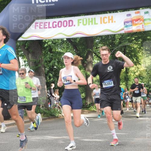 29.06.2025 - hella hamburg halbmarathon KatJ http://msf.ph/oto/8519534 29.06.2025 10:58:56 Zwischen KM18-KM19 2032, 2531, 2961, 6518, 7941, 8274 meine-sportfotos.de