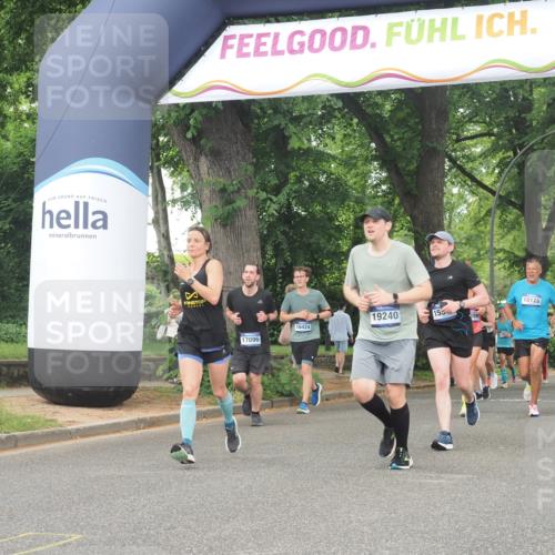 29.06.2025 - hella hamburg halbmarathon KatJ http://msf.ph/oto/8519569 29.06.2025 10:49:18 Zwischen KM18-KM19 1377, 1432, 7250 meine-sportfotos.de