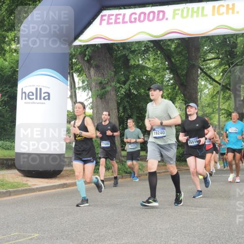 29.06.2025 - hella hamburg halbmarathon KatJ http://msf.ph/oto/8519579 29.06.2025 10:49:18 Zwischen KM18-KM19 1377, 1432, 7250 meine-sportfotos.de