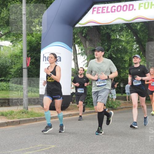 29.06.2025 - hella hamburg halbmarathon KatJ http://msf.ph/oto/8519591 29.06.2025 10:49:19 Zwischen KM18-KM19 1377, 1432, 7250 meine-sportfotos.de