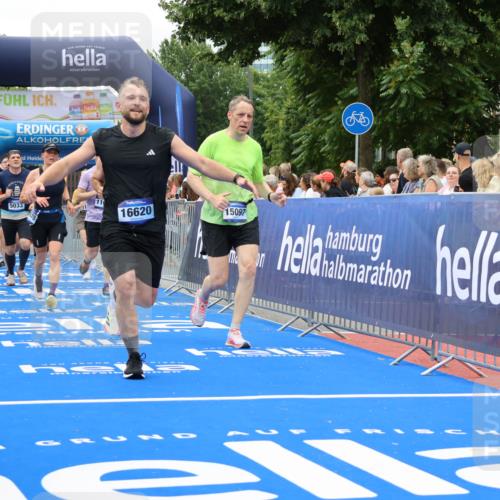 29.06.2025 - hella hamburg halbmarathon Strokosch-Dieckow http://msf.ph/oto/8519601 29.06.2025 10:56:54 Ziel 1485, 1955, 2282, 2378, 2741, 2759, 4299, 5033, 5418, 6835, 7716, 8669, 11043, 11212, 11638, 13816, 14678, 15097, 16008, 16009, 16470, 16620, 16679, 18719, 19091 meine-sportfotos.de