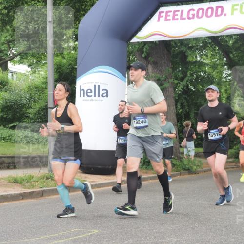 29.06.2025 - hella hamburg halbmarathon KatJ http://msf.ph/oto/8519602 29.06.2025 10:49:19 Zwischen KM18-KM19 1377, 1432, 7250 meine-sportfotos.de