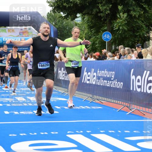 29.06.2025 - hella hamburg halbmarathon Strokosch-Dieckow http://msf.ph/oto/8519612 29.06.2025 10:56:54 Ziel 1485, 1955, 2282, 2378, 2741, 2759, 4299, 5033, 5418, 6835, 7716, 8669, 11043, 11212, 11638, 13816, 14678, 15097, 16008, 16009, 16470, 16620, 16679, 18719, 19091 meine-sportfotos.de