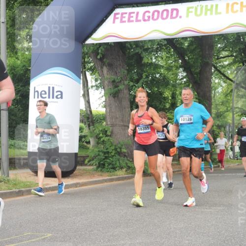 29.06.2025 - hella hamburg halbmarathon KatJ http://msf.ph/oto/8519677 29.06.2025 10:49:21 Zwischen KM18-KM19 1147, 1377, 3625 meine-sportfotos.de