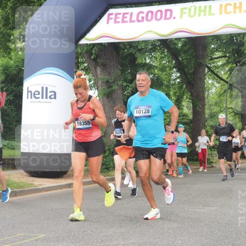 29.06.2025 - hella hamburg halbmarathon KatJ http://msf.ph/oto/8519724 29.06.2025 10:49:21 Zwischen KM18-KM19 1147, 1377, 3625 meine-sportfotos.de