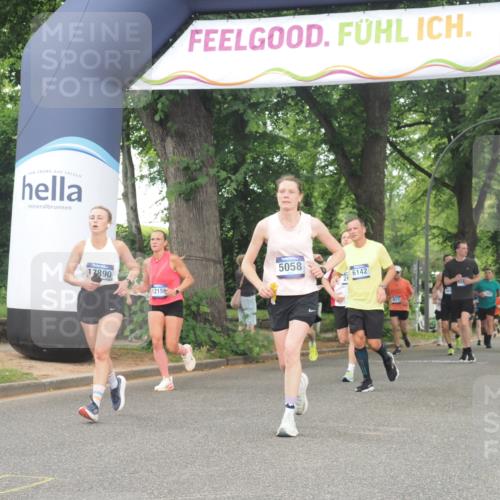 29.06.2025 - hella hamburg halbmarathon KatJ http://msf.ph/oto/8519917 29.06.2025 10:49:26 Zwischen KM18-KM19 1147, 3625, 5058, 5379, 6142 meine-sportfotos.de