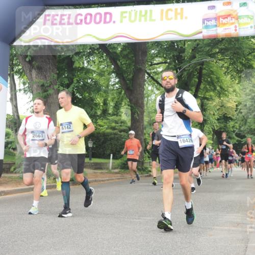 29.06.2025 - hella hamburg halbmarathon KatJ http://msf.ph/oto/8519958 29.06.2025 10:49:28 Zwischen KM18-KM19 1147, 1184, 2661, 3625, 5058, 5379, 6142 meine-sportfotos.de