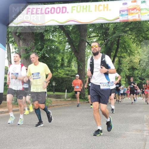 29.06.2025 - hella hamburg halbmarathon KatJ http://msf.ph/oto/8519964 29.06.2025 10:49:28 Zwischen KM18-KM19 1147, 1184, 2661, 3625, 5058, 5379, 6142 meine-sportfotos.de