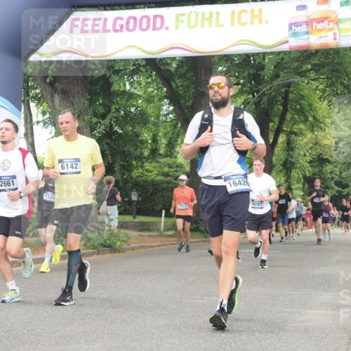 29.06.2025 - hella hamburg halbmarathon KatJ http://msf.ph/oto/8519975 29.06.2025 10:49:28 Zwischen KM18-KM19 1147, 1184, 2661, 3625, 5058, 5379, 6142 meine-sportfotos.de