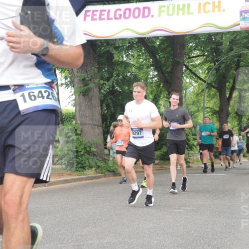 29.06.2025 - hella hamburg halbmarathon KatJ http://msf.ph/oto/8520021 29.06.2025 10:49:30 Zwischen KM18-KM19 1184, 2661, 4511, 5058, 5379, 6142 meine-sportfotos.de