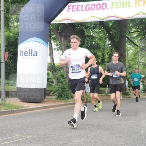 29.06.2025 - hella hamburg halbmarathon KatJ http://msf.ph/oto/8520059 29.06.2025 10:49:30 Zwischen KM18-KM19 1184, 2661, 4511, 5058, 5379, 6142 meine-sportfotos.de