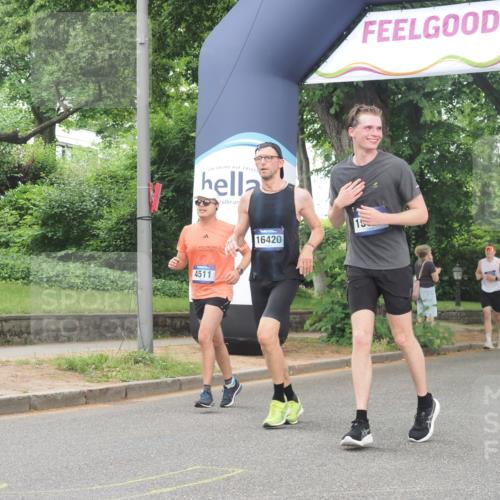 29.06.2025 - hella hamburg halbmarathon KatJ http://msf.ph/oto/8520119 29.06.2025 10:49:32 Zwischen KM18-KM19 1184, 2661, 4511, 5058, 6142, 7869 meine-sportfotos.de