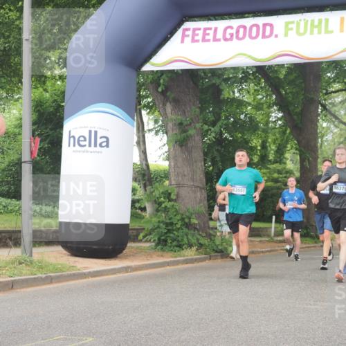 29.06.2025 - hella hamburg halbmarathon KatJ http://msf.ph/oto/8520137 29.06.2025 10:49:33 Zwischen KM18-KM19 1184, 2661, 4511, 6142, 7869 meine-sportfotos.de