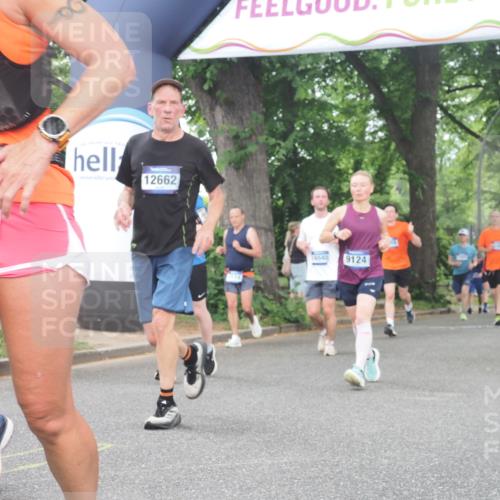 29.06.2025 - hella hamburg halbmarathon KatJ http://msf.ph/oto/8520246 29.06.2025 10:49:36 Zwischen KM18-KM19 1114, 1184, 1940, 4511, 4859, 7869 meine-sportfotos.de