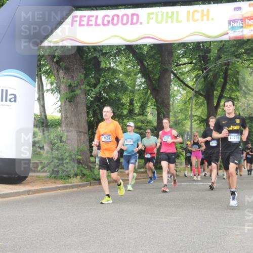 29.06.2025 - hella hamburg halbmarathon KatJ http://msf.ph/oto/8520363 29.06.2025 10:49:39 Zwischen KM18-KM19 1114, 1940, 4859, 7869 meine-sportfotos.de