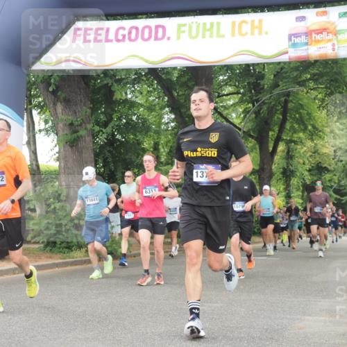 29.06.2025 - hella hamburg halbmarathon KatJ http://msf.ph/oto/8520420 29.06.2025 10:49:41 Zwischen KM18-KM19 1114, 1940, 4859, 6311 meine-sportfotos.de