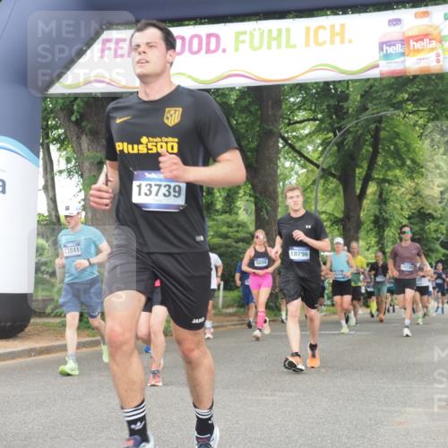 29.06.2025 - hella hamburg halbmarathon KatJ http://msf.ph/oto/8520458 29.06.2025 10:49:41 Zwischen KM18-KM19 1114, 1940, 4859, 6311 meine-sportfotos.de