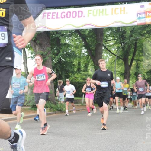 29.06.2025 - hella hamburg halbmarathon KatJ http://msf.ph/oto/8520472 29.06.2025 10:49:42 Zwischen KM18-KM19 1114, 1940, 4859, 6311 meine-sportfotos.de