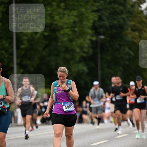 29.06.2025 - hella hamburg halbmarathon Dr. Thomas Lammeyer http://msf.ph/oto/8520550 29.06.2025 10:33:48 Kennedybrücke 1192, 1694, 1869, 2699, 3311, 3613, 4700, 4982, 5063, 5249, 5250, 5322, 7449, 8388, 8560, 10068, 10162, 11376 meine-sportfotos.de