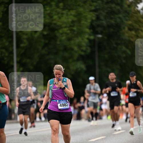 29.06.2025 - hella hamburg halbmarathon Dr. Thomas Lammeyer http://msf.ph/oto/8520555 29.06.2025 10:33:48 Kennedybrücke 1192, 1694, 1869, 2699, 3311, 3613, 4700, 4982, 5063, 5249, 5250, 5322, 7449, 8388, 8560, 10068, 10162, 11376 meine-sportfotos.de