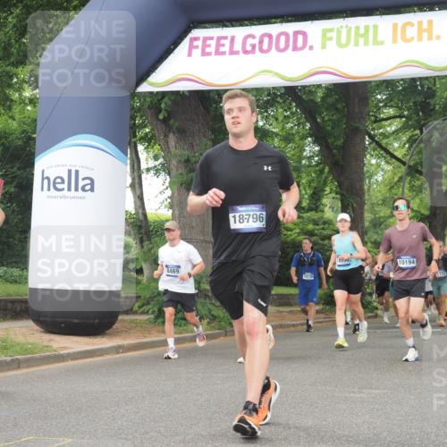 29.06.2025 - hella hamburg halbmarathon KatJ http://msf.ph/oto/8520560 29.06.2025 10:49:43 Zwischen KM18-KM19 1114, 1940, 4859, 6311, 8469 meine-sportfotos.de
