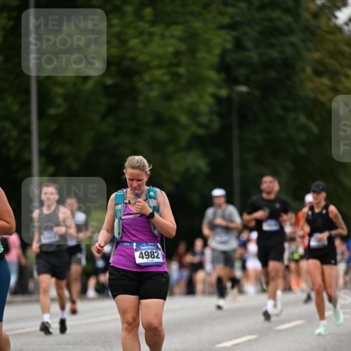 29.06.2025 - hella hamburg halbmarathon Dr. Thomas Lammeyer http://msf.ph/oto/8520563 29.06.2025 10:33:48 Kennedybrücke 1192, 1694, 1869, 2699, 3311, 3613, 4700, 4982, 5063, 5249, 5250, 5322, 7449, 8388, 8560, 10068, 10162, 11376 meine-sportfotos.de