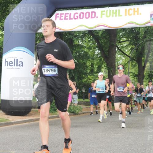 29.06.2025 - hella hamburg halbmarathon KatJ http://msf.ph/oto/8520587 29.06.2025 10:49:43 Zwischen KM18-KM19 1114, 1940, 4859, 6311, 8469 meine-sportfotos.de