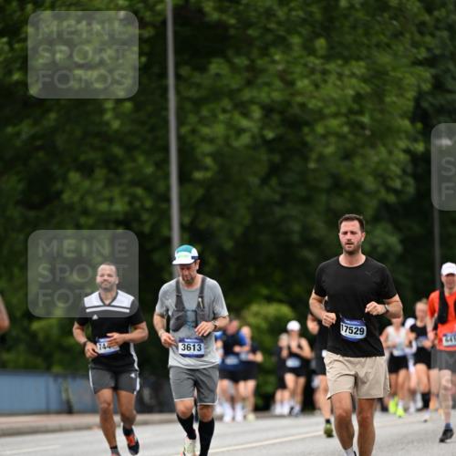 29.06.2025 - hella hamburg halbmarathon Dr. Thomas Lammeyer http://msf.ph/oto/8520593 29.06.2025 10:33:53 Kennedybrücke 1192, 1694, 1869, 2699, 3311, 3613, 4580, 4700, 4982, 5063, 5249, 5250, 5322, 6418, 6598, 7449, 8388, 10068, 10162, 10641, 11376 meine-sportfotos.de