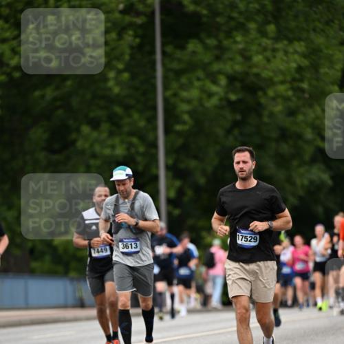 29.06.2025 - hella hamburg halbmarathon Dr. Thomas Lammeyer http://msf.ph/oto/8520639 29.06.2025 10:33:54 Kennedybrücke 1192, 1661, 1694, 1869, 2699, 3613, 4580, 4700, 4982, 5063, 5249, 5250, 5322, 6418, 6598, 7449, 8388, 10068, 10162, 10641, 11376 meine-sportfotos.de