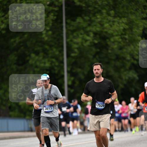 29.06.2025 - hella hamburg halbmarathon Dr. Thomas Lammeyer http://msf.ph/oto/8520643 29.06.2025 10:33:54 Kennedybrücke 1192, 1661, 1694, 1869, 2699, 3613, 4580, 4700, 4982, 5063, 5249, 5250, 5322, 6418, 6598, 7449, 8388, 10068, 10162, 10641, 11376 meine-sportfotos.de