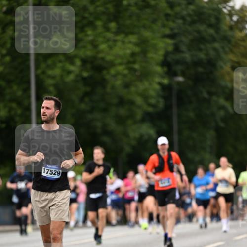 29.06.2025 - hella hamburg halbmarathon Dr. Thomas Lammeyer http://msf.ph/oto/8520662 29.06.2025 10:33:55 Kennedybrücke 1192, 1661, 1694, 1869, 2699, 3613, 4580, 4700, 4982, 5063, 5249, 5250, 5322, 6418, 6598, 7449, 8388, 10068, 10162, 10641, 11376 meine-sportfotos.de