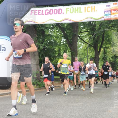 29.06.2025 - hella hamburg halbmarathon KatJ http://msf.ph/oto/8520668 29.06.2025 10:49:45 Zwischen KM18-KM19 1126, 1724, 6311, 8469 meine-sportfotos.de