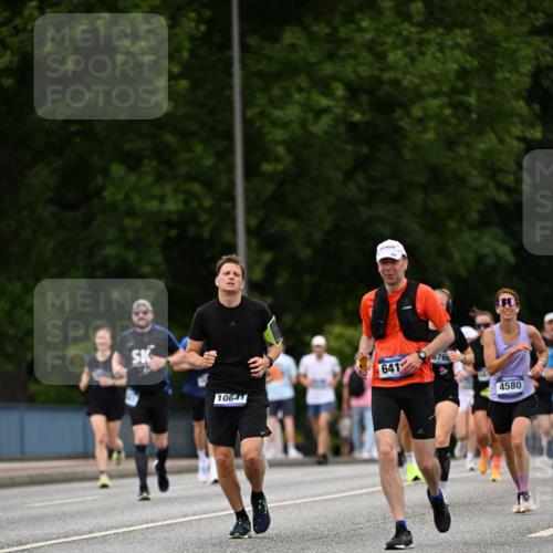 29.06.2025 - hella hamburg halbmarathon Dr. Thomas Lammeyer http://msf.ph/oto/8520728 29.06.2025 10:33:59 Kennedybrücke 1192, 1230, 1661, 1869, 2901, 3613, 4575, 4580, 4700, 4982, 5063, 5322, 6418, 6598, 7449, 8388, 10162, 10641, 10880 meine-sportfotos.de