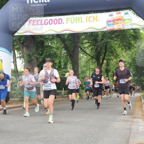 29.06.2025 - hella hamburg halbmarathon KatJ http://msf.ph/oto/8520735 29.06.2025 10:49:47 Zwischen KM18-KM19 1126, 1722, 1724, 4370, 5734, 6311, 8469 meine-sportfotos.de