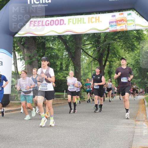 29.06.2025 - hella hamburg halbmarathon KatJ http://msf.ph/oto/8520745 29.06.2025 10:49:47 Zwischen KM18-KM19 1126, 1722, 1724, 4370, 5734, 6311, 8469 meine-sportfotos.de