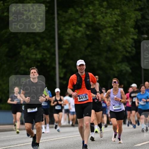 29.06.2025 - hella hamburg halbmarathon Dr. Thomas Lammeyer http://msf.ph/oto/8520752 29.06.2025 10:34:00 Kennedybrücke 1192, 1230, 1661, 1869, 2901, 3613, 4575, 4580, 4982, 5063, 5322, 6418, 6598, 7449, 8388, 10162, 10641, 10880 meine-sportfotos.de