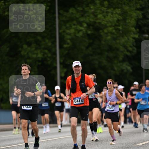 29.06.2025 - hella hamburg halbmarathon Dr. Thomas Lammeyer http://msf.ph/oto/8520761 29.06.2025 10:34:00 Kennedybrücke 1192, 1230, 1661, 1869, 2901, 3613, 4575, 4580, 4982, 5063, 5322, 6418, 6598, 7449, 8388, 10162, 10641, 10880 meine-sportfotos.de
