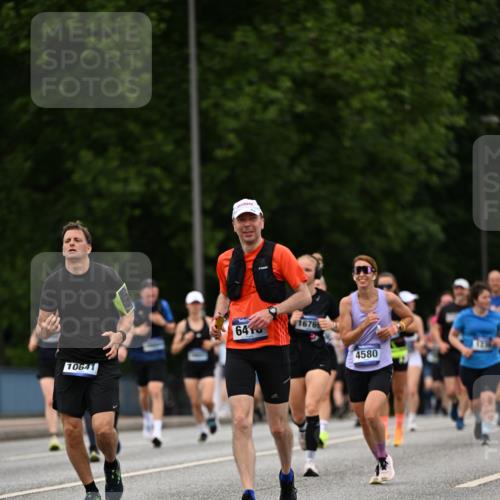 29.06.2025 - hella hamburg halbmarathon Dr. Thomas Lammeyer http://msf.ph/oto/8520772 29.06.2025 10:34:00 Kennedybrücke 1192, 1230, 1661, 1869, 2901, 3613, 4575, 4580, 4982, 5063, 5322, 6418, 6598, 7449, 8388, 10162, 10641, 10880 meine-sportfotos.de
