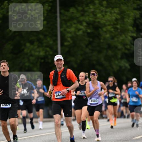 29.06.2025 - hella hamburg halbmarathon Dr. Thomas Lammeyer http://msf.ph/oto/8520796 29.06.2025 10:34:01 Kennedybrücke 1063, 1192, 1230, 1661, 1869, 2901, 3613, 4575, 4580, 4982, 5063, 5322, 6418, 6598, 7449, 8048, 8388, 10162, 10641, 10880 meine-sportfotos.de
