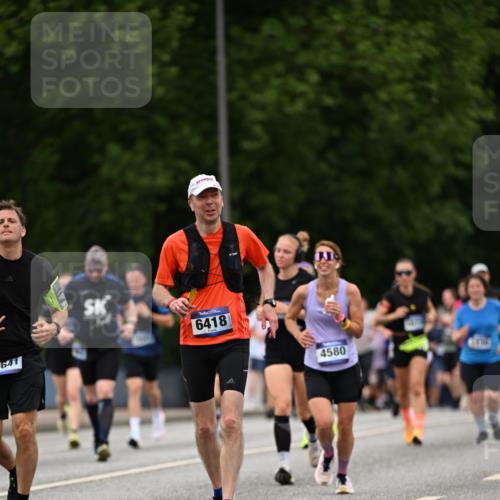 29.06.2025 - hella hamburg halbmarathon Dr. Thomas Lammeyer http://msf.ph/oto/8520811 29.06.2025 10:34:01 Kennedybrücke 1063, 1192, 1230, 1661, 1869, 2901, 3613, 4575, 4580, 4982, 5063, 5322, 6418, 6598, 7449, 8048, 8388, 10162, 10641, 10880 meine-sportfotos.de