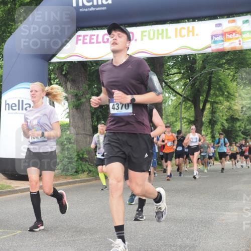 29.06.2025 - hella hamburg halbmarathon KatJ http://msf.ph/oto/8520860 29.06.2025 10:49:50 Zwischen KM18-KM19 1126, 1334, 1573, 1722, 1724, 1881, 3001, 4370, 4665, 5734, 8469 meine-sportfotos.de