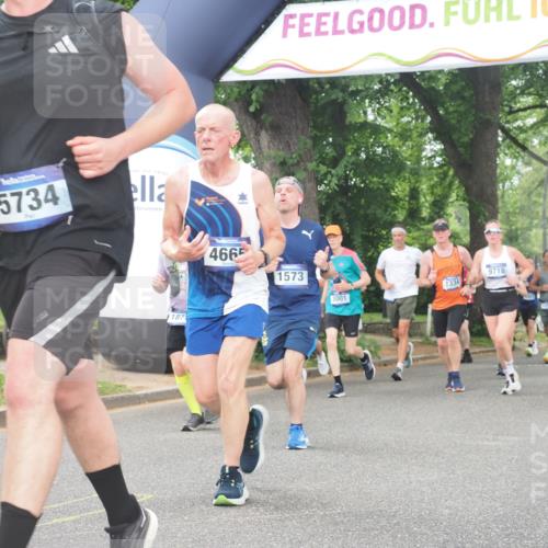 29.06.2025 - hella hamburg halbmarathon KatJ http://msf.ph/oto/8520866 29.06.2025 10:49:51 Zwischen KM18-KM19 1126, 1334, 1573, 1722, 1724, 1881, 3001, 4370, 4665, 5734, 8469 meine-sportfotos.de