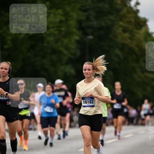 29.06.2025 - hella hamburg halbmarathon Dr. Thomas Lammeyer http://msf.ph/oto/8520868 29.06.2025 10:34:04 Kennedybrücke 1063, 1192, 1230, 1661, 1869, 2901, 3613, 4575, 4580, 4982, 5322, 6418, 6598, 7449, 8048, 8388, 10162, 10641, 10880 meine-sportfotos.de
